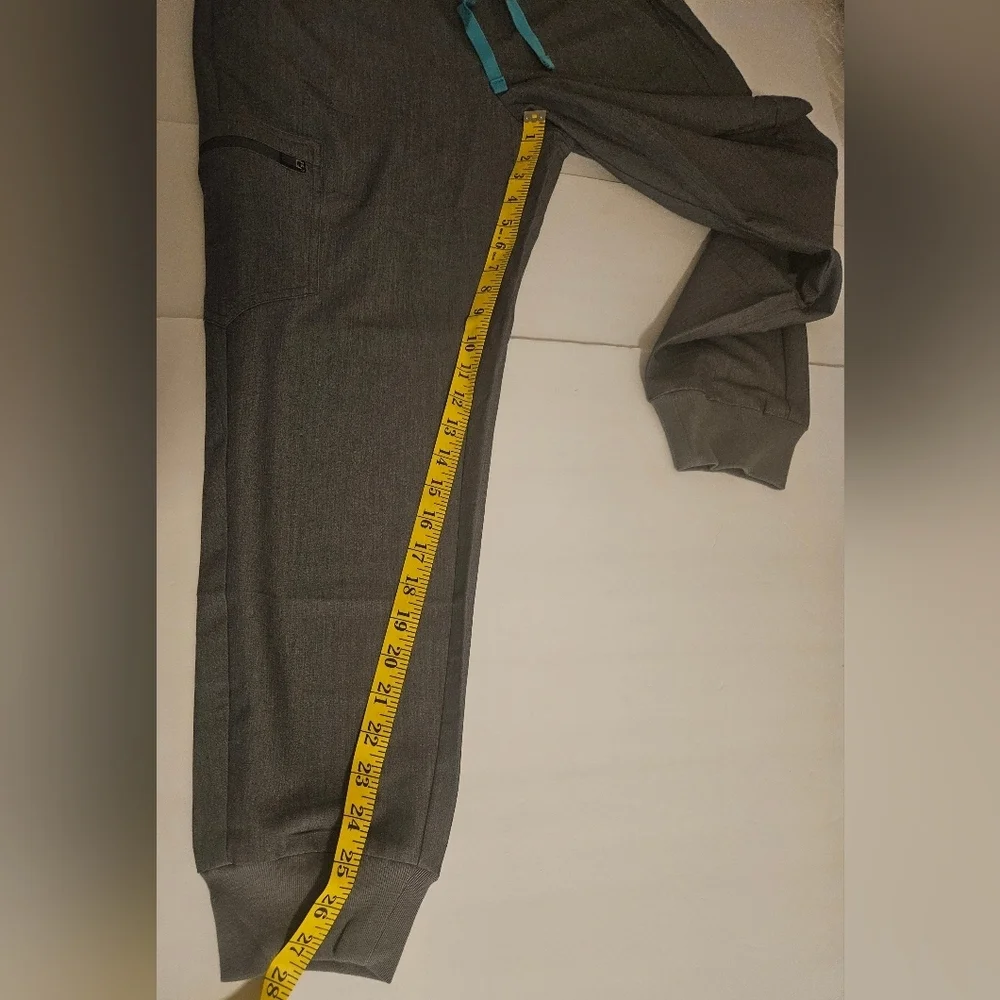 Figs- Men's Size M Charcoal Joggers with Teal Drawstring Cargo Scrub NWT